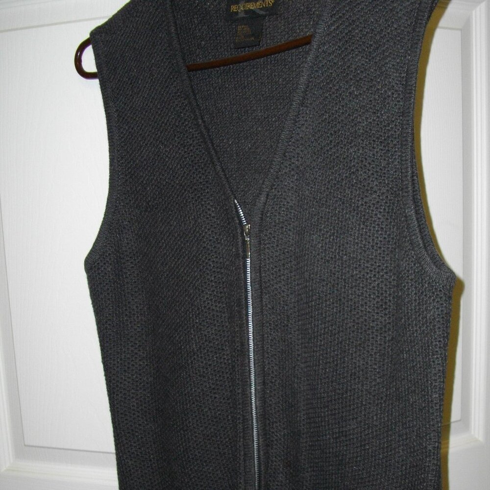 Women's Requirement brand, gray knit full zip vest. Medium.